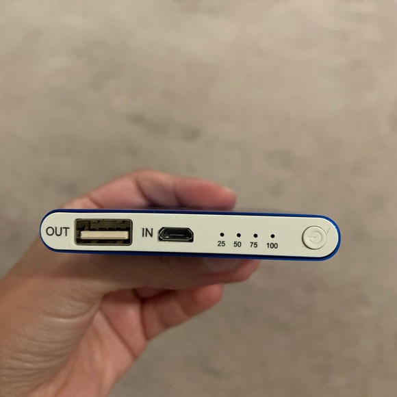 eBay Brand Battery Powerbank - 4000 mAh (Brand New - Never Used) - Picture 2 of 6